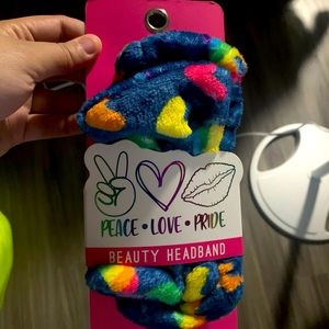 Hand band to keep hair out face for cleaning face